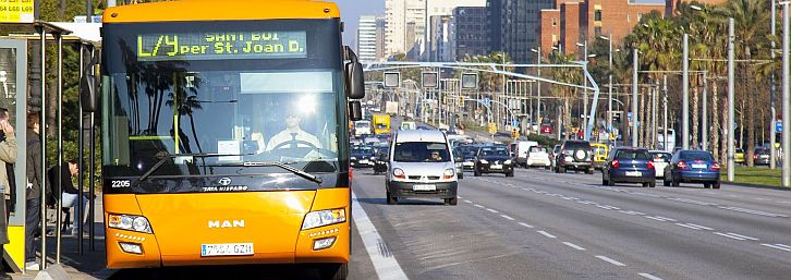 Autobus metropolità a l'avinguda Diagonal de Barcelona