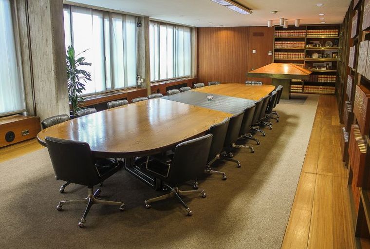 Gran taula de la Sala de la Comissió de Govern